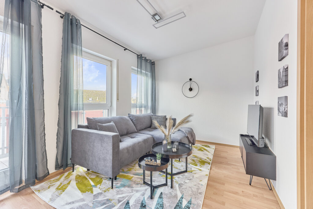 Gemütliches Wohnzimmer in der Ferienwohnung – Ideal für gemeinsame Zeit in Limburg an der Lahn
Das gemütliche Esszimmer in unserer Ferienwohnung in Limburg an der Lahn bietet den perfekten Raum, um wertvolle gemeinsame Momente zu genießen und den Aufenthalt mit Familie oder Freunden unvergesslich zu machen.