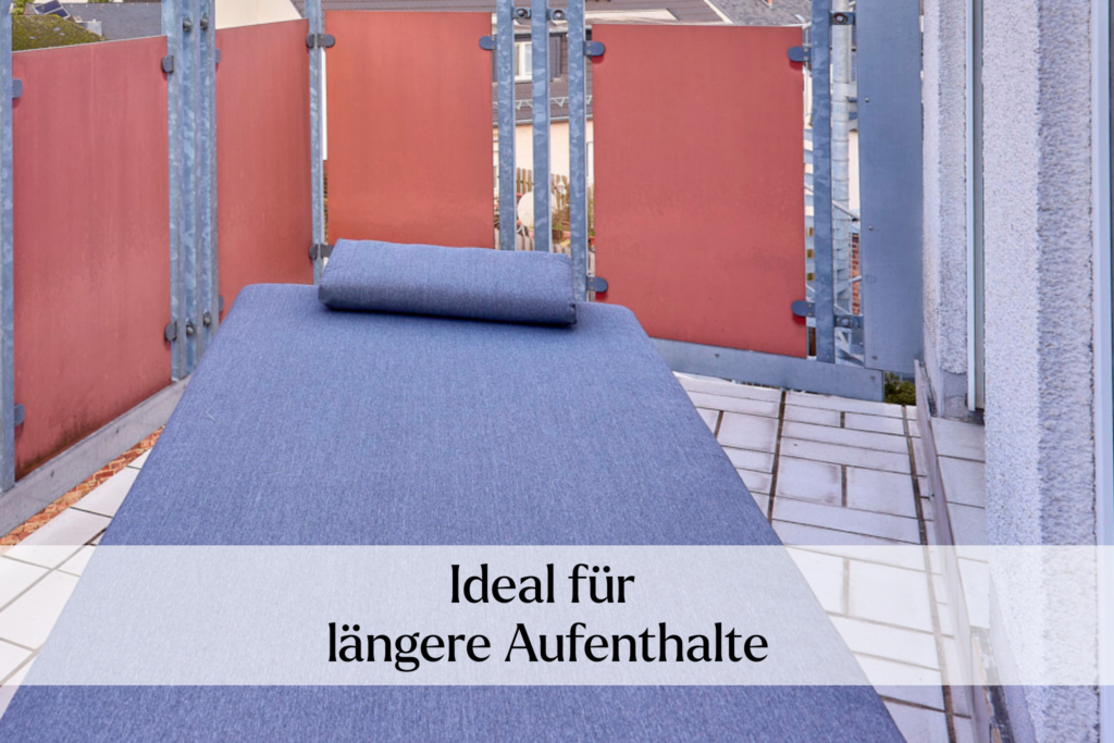 Balkon mit Liege und Blick über die Dächer von Limburg, Ideal für längere aufenthalte